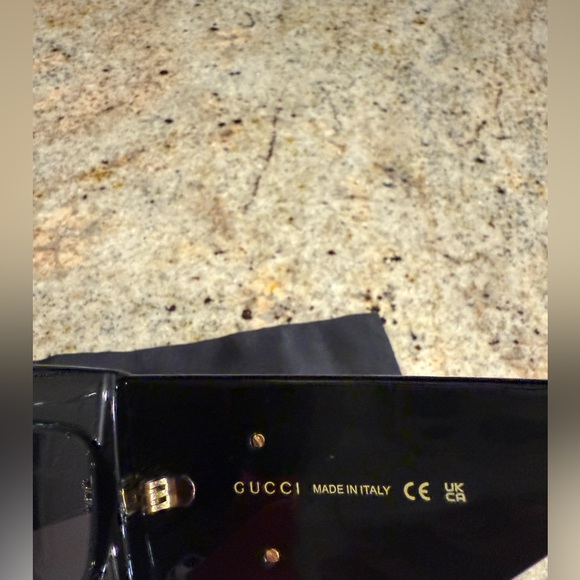 Gucci Glossy Black Sunglasses with Gold Accents - Picture 5 of 8